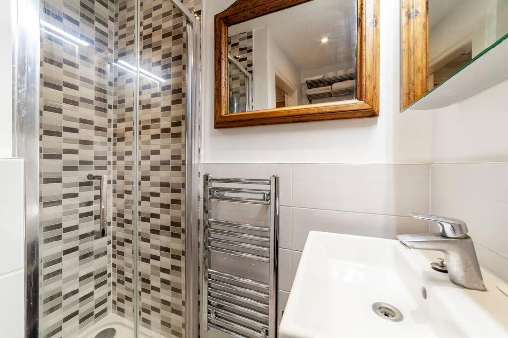 Outstanding Antique 1Br Flat In Soho Apartamento Londres Exterior foto