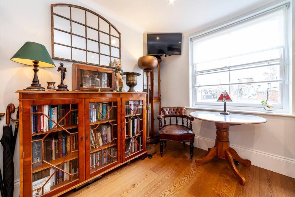 Outstanding Antique 1Br Flat In Soho Apartamento Londres Exterior foto